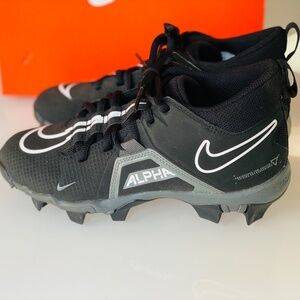 Nike Kids' Alpha Menace 3 Shark Mid Football Cleats, Size 3.5Y